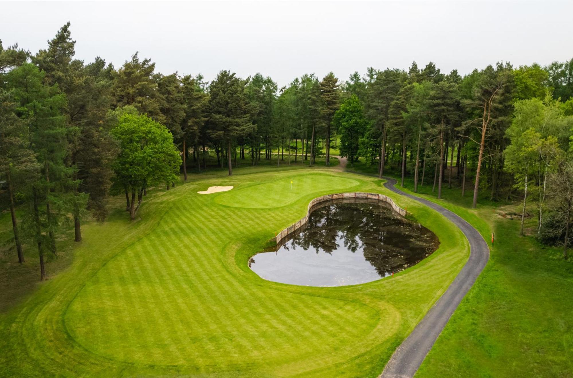 Foxhills Club & Resort Ottershaw Exterior photo
