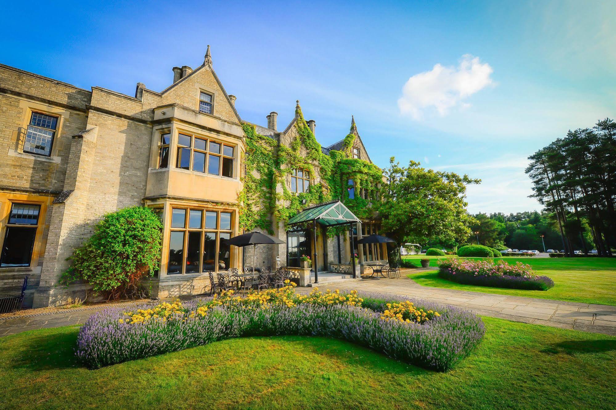Foxhills Club & Resort Ottershaw Exterior photo
